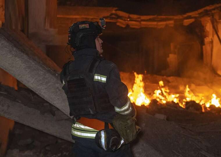 ДСНС опублікувала кадри після удару по школі в Сумах