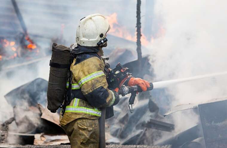 Масований удар БпЛА по Росії: в Смоленську спалахнула нафтобаза, працювала ППО
