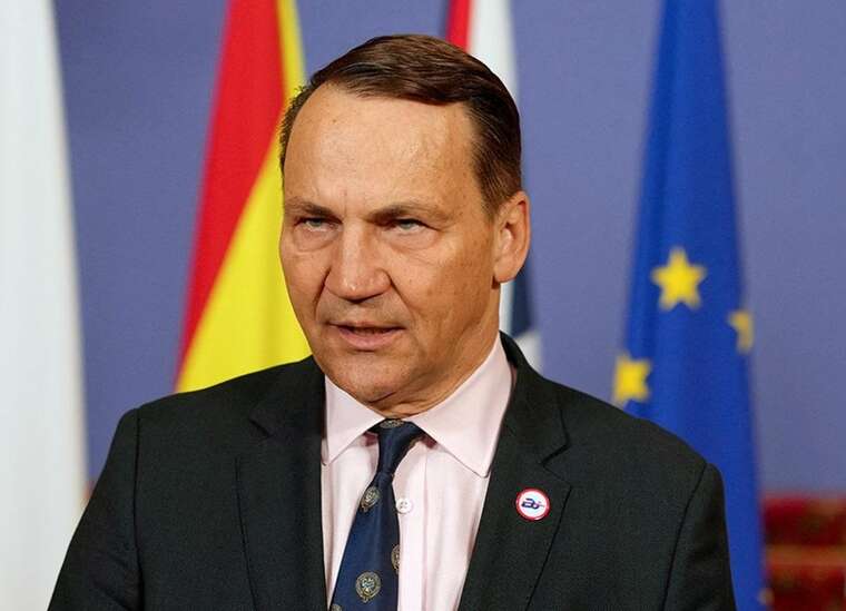 Сікорський утримався від коментарів щодо можливої атаки дронів на Жешув