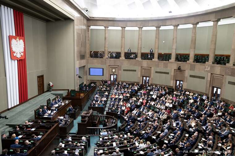 Сейм Польщі затвердив закон, який посилює підтримку українців