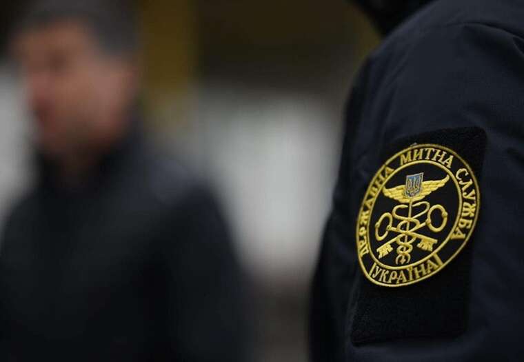 Zakarpattia customs officers seized elite bags and shoes worth about one million hryvnias