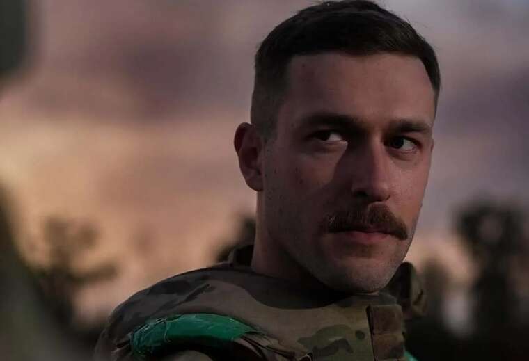 Вдова актера-воина Юрия Фелипенко показала, как "передала" ему награду от президента Украины