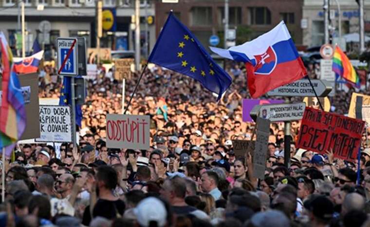 У Словаччині тисячі людей вийшли на протести проти політики Фіцо