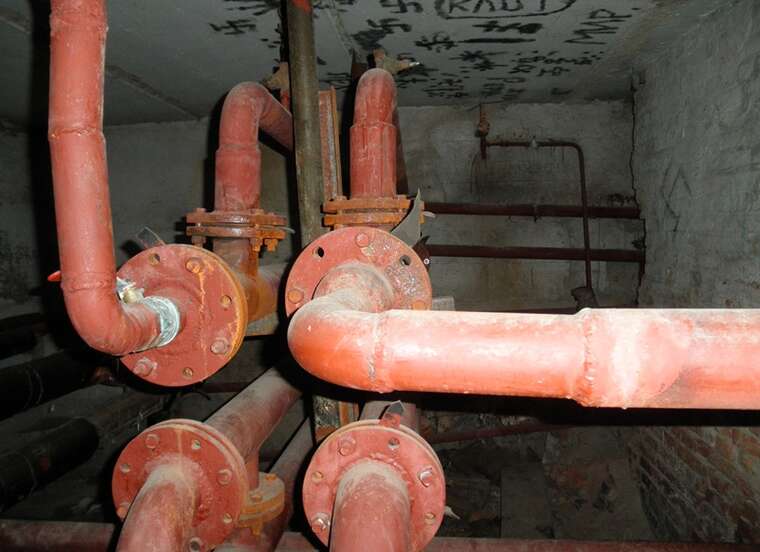 Окупанти на Донбасі пофарбують теплоносій у зелений колір, щоб мешканці не зливали батареї