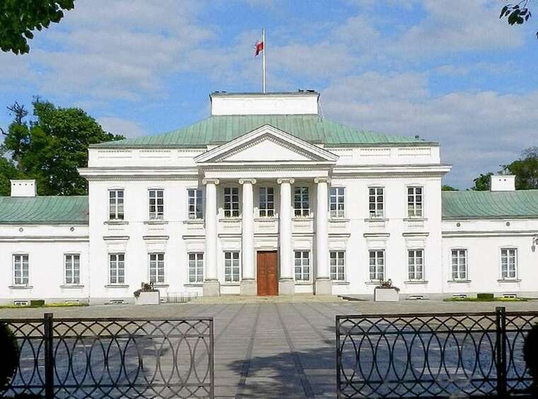 Польша депортирует украинца за нарушение правил полетов дронов в Варшаве