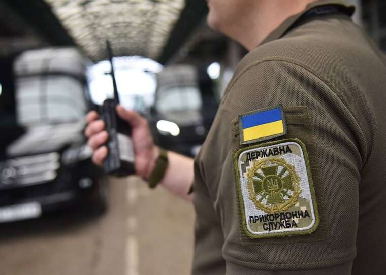 Polish border guards have started taking fingerprints from Ukrainians