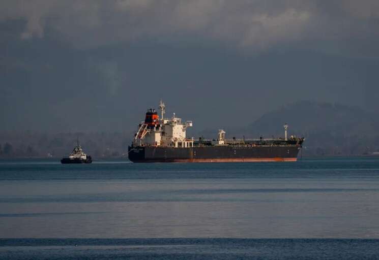 Постачання російської нафти морем зменшилося після атак українських безпілотників — Bloomberg