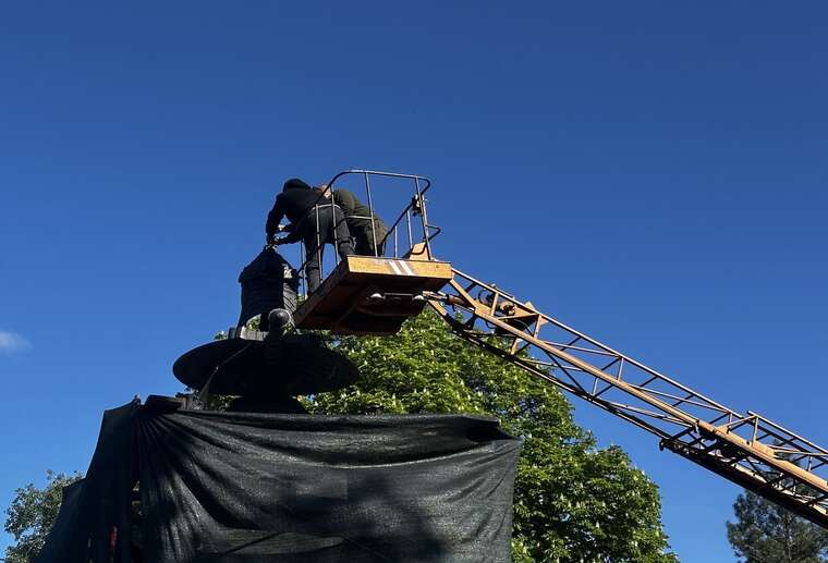 На місці монумента Петра I у Полтаві тимчасово розмістили гелікоптер