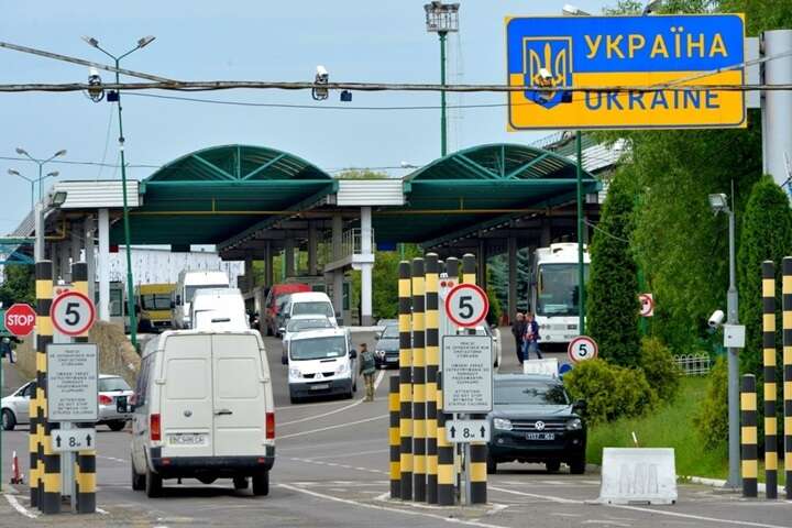 Queues at the Ukraine-Poland border: over 150 cars waiting at "Shehyni"