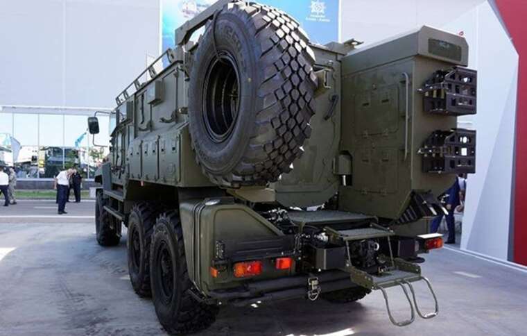 Українські дрони ліквідували бронемашину "Ахмат" разом з окупантами