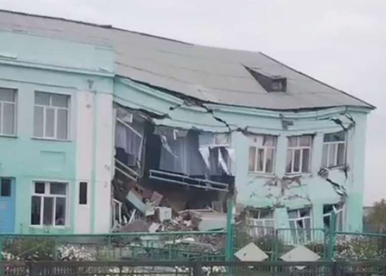 У Сибіру обвалилася будівля школи: в мережі з’явилося відео інциденту