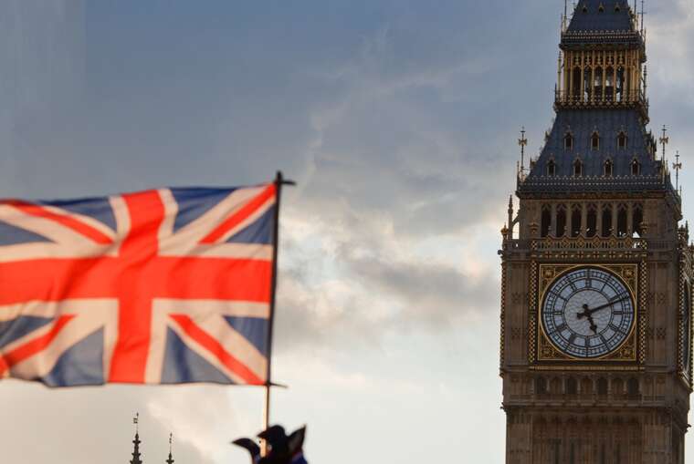 Britain is considering loans for Ukraine based on frozen Russian assets