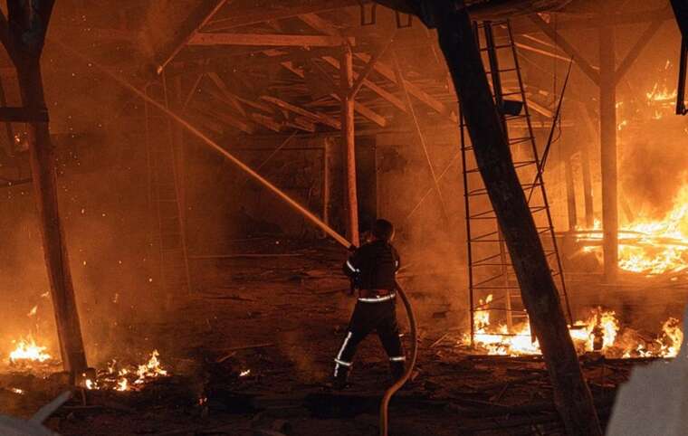 Дрони влучили в об’єкт промисловості та навчальний заклад у Сумах, — ДСНС