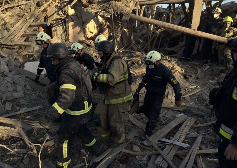 В поліції показали перші хвилини після удару РФ по Запоріжжю