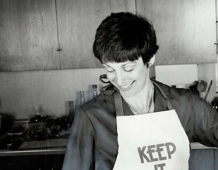 Померла легендарна американська кулінарна журналістка Маріан Буррос