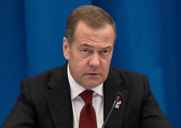 Медведев пригрозил Зеленскому и США "ударом, от которого не спасет бомбоубежище"