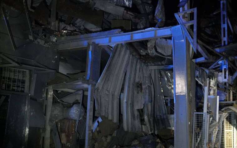 Нічна атака на Запоріжжя: російські дрони зруйнували магазин АТБ, сталася пожежа