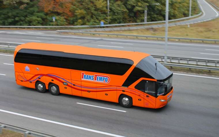 Конфлікт на заправці у Польщі: Поляк заблокував автобус з українками після сварки