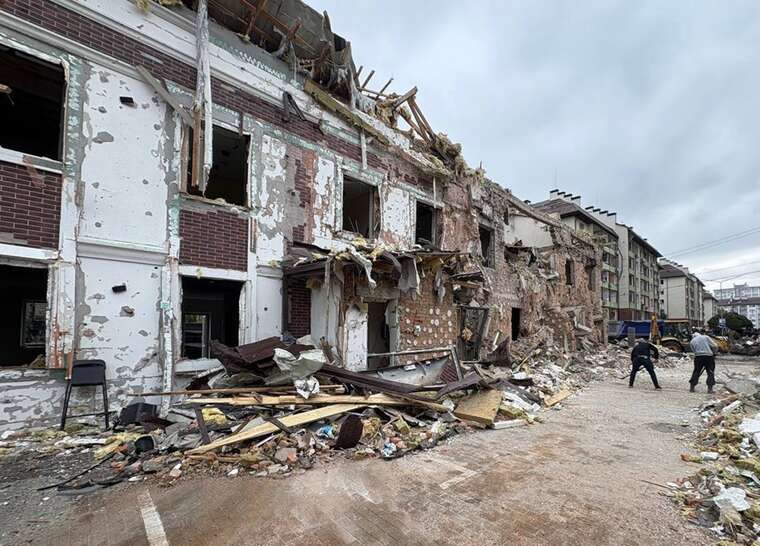 Ночная атака по Петропавловской Борщаговке: разрушены таунхаусы и многоэтажки