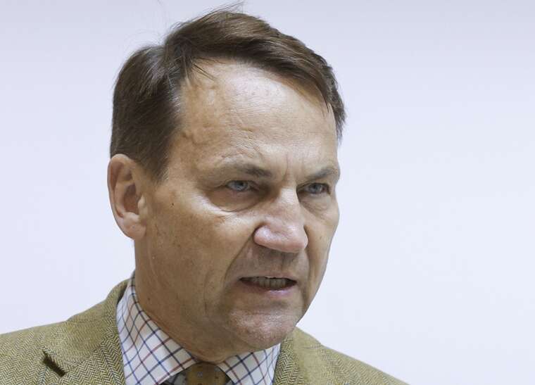 Сікорський закликає НАТО уникати конфронтацій поблизу кордонів Росії