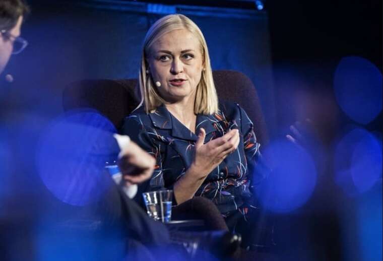 Іранське телебачення заблюрило ноги фінської міністерки під час зустрічі з Аракчі