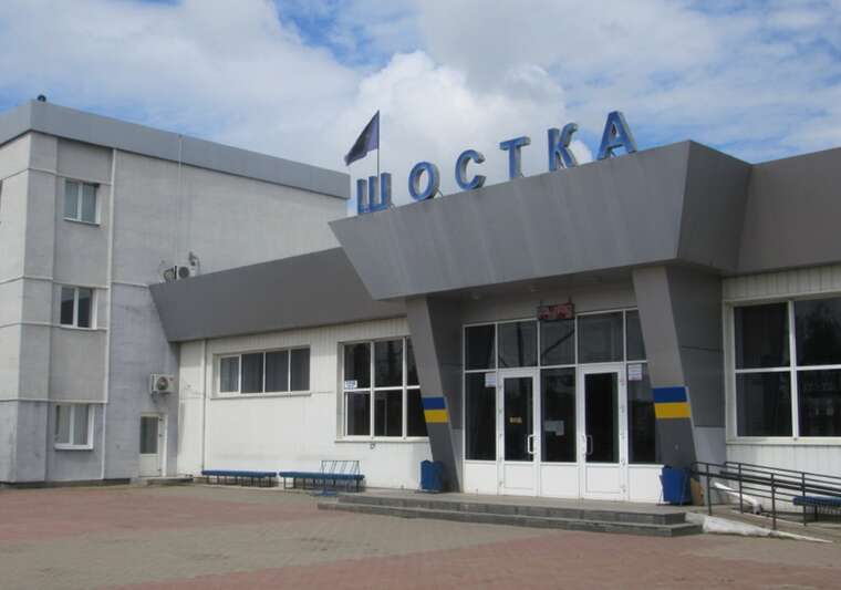 Російські дрони вдарили по залізничному вокзалу Шостки: постраждали пасажири поїзда