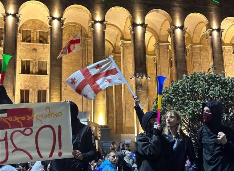 В день местных выборов в Грузии проходит масштабный протест против власти