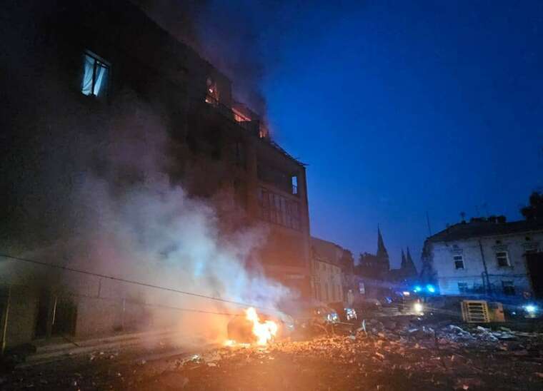 Двое людей погибло во время ночной атаки на Львовщину, еще двое ранены