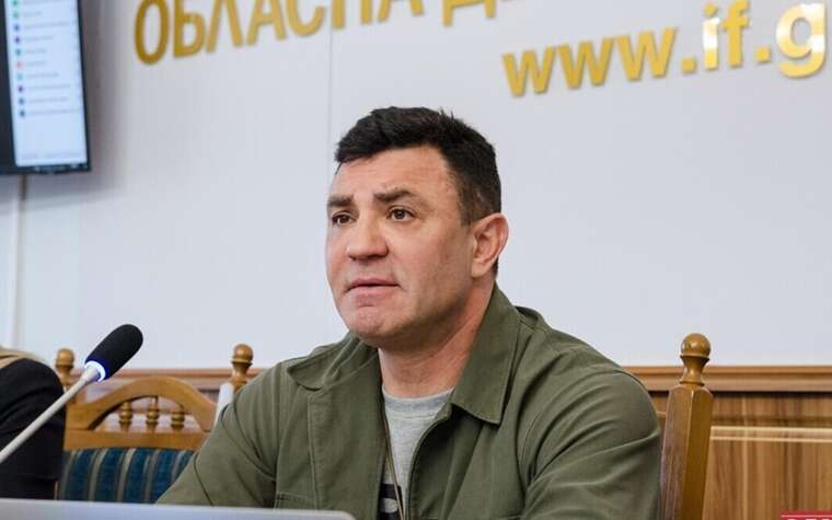 A gift "to tears": Tyshchenko pompously presented a pensioner with a new "kravchuchka"