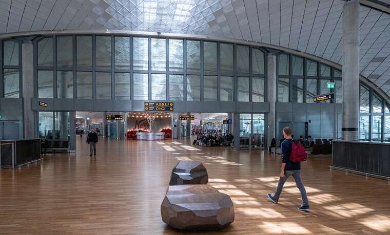 Черговий інцидент у Норвегії: Вночі дрони кружляли над аеропортом Осло