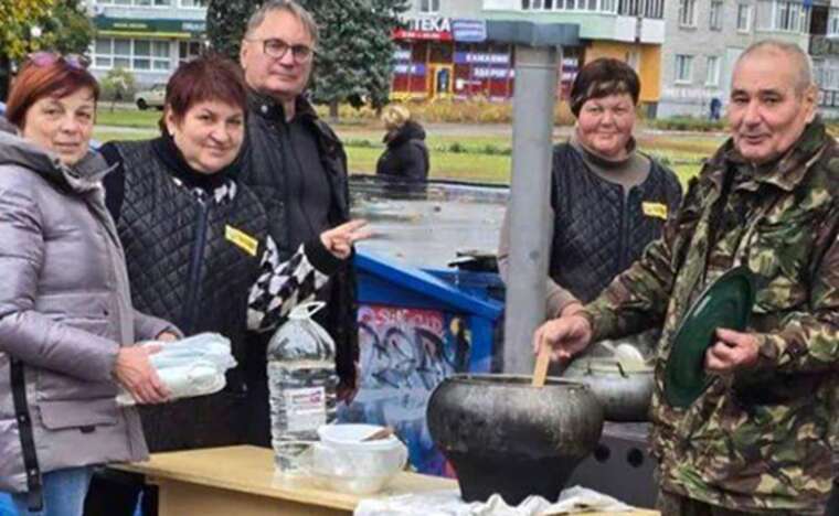 Шостка без світла та газу: жителі готують їжу на вулиці на відкритому вогні