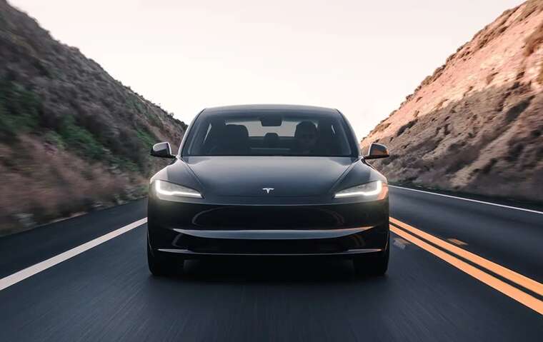 Tesla вперше випередила Mercedes-Benz за продажами автомобілів