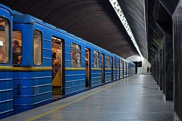 Traffic restored: The "Green" metro line in Kyiv is operating on the left bank again