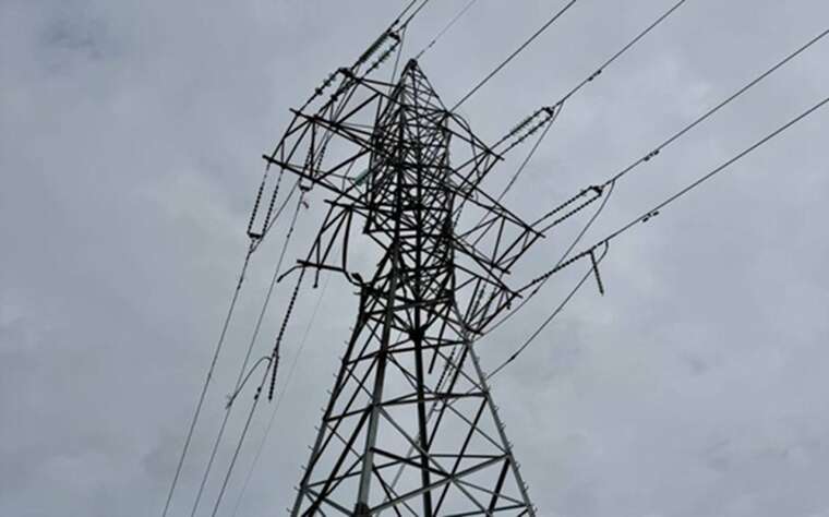 Окупанти завдали ударів по енергетиці Донеччини: область без світла, поїзди стоять