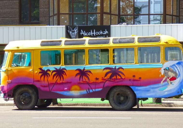 У Полтаві правоохоронці викрили незаконне виробництво тютюну для кальяну у барі Alice Hookah