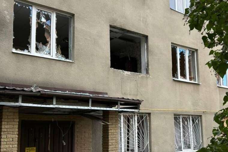 Російський дрон ударив по Харкову: пошкоджено гуртожиток та цивільні авто в Київському районі