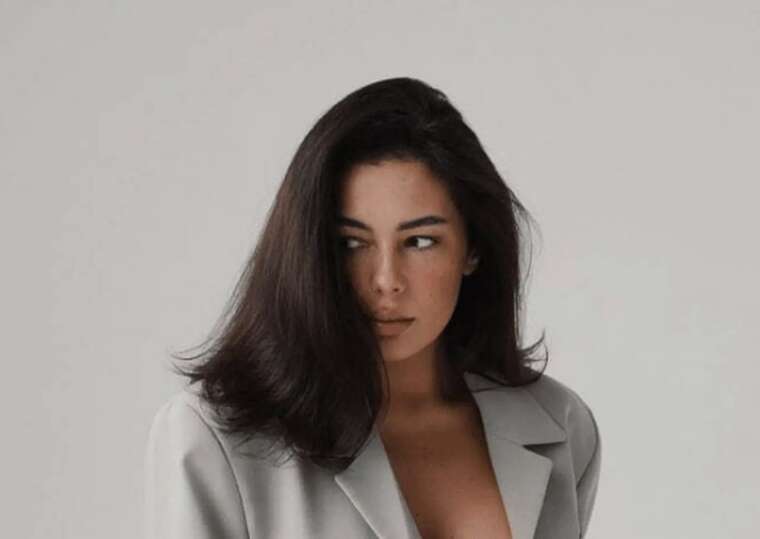 Scammers stole 6 million hryvnias from blogger Ksyusha Maneken through a fake Monobank chatbot