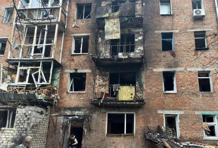 The police showed the consequences of a massive attack by the Russian Federation on Nizhyn: damaged apartment buildings and shops