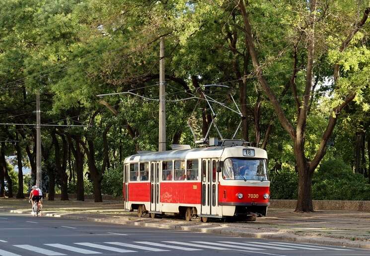 "Погрався у трамвай": У Києві водій Hyundai заблокував рух чотирьох трамвайних маршрутів