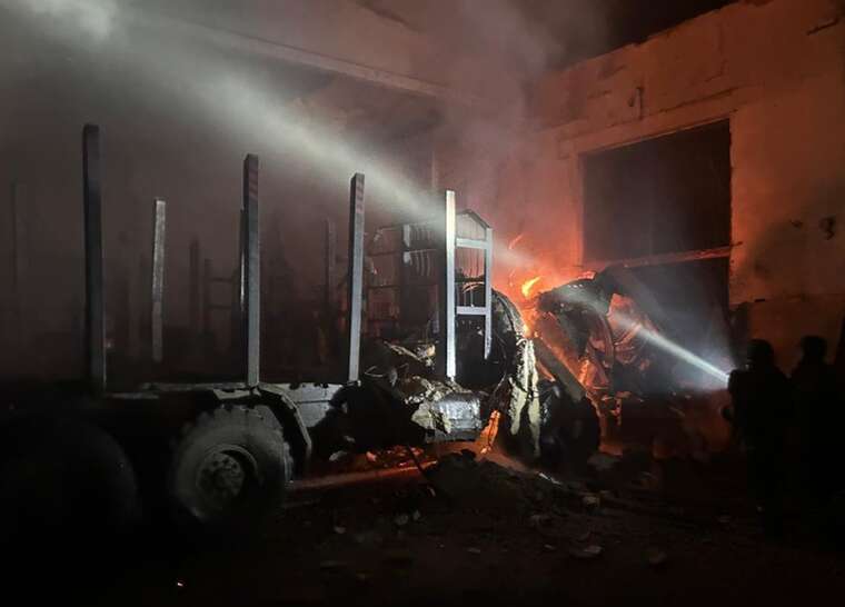 На Чернігівщині дрони атакували лісозаготівельне підприємство: пошкоджено будівлі та знищено вантажівки