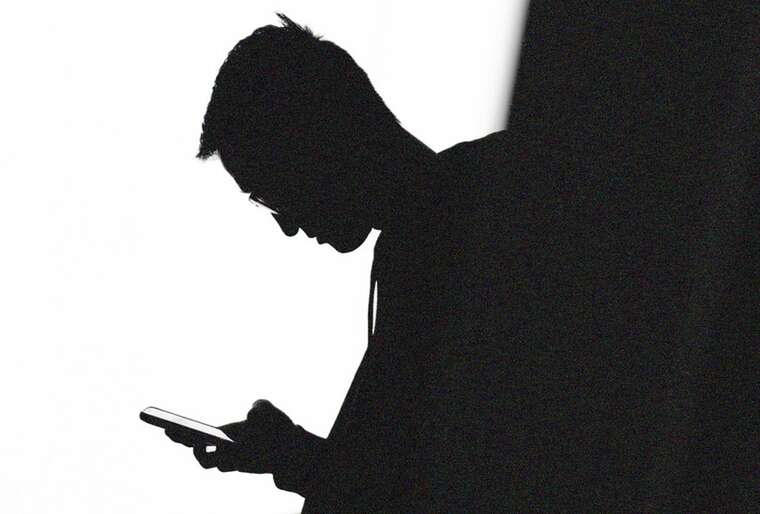 Китайські злочинні мережі вкрали понад 1 мільярд доларів через SMS-шахрайство зі зборами