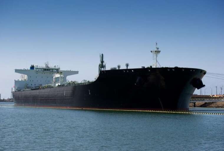 Біля узбережжя Ємену загорілося судно після влучання невідомого снаряда