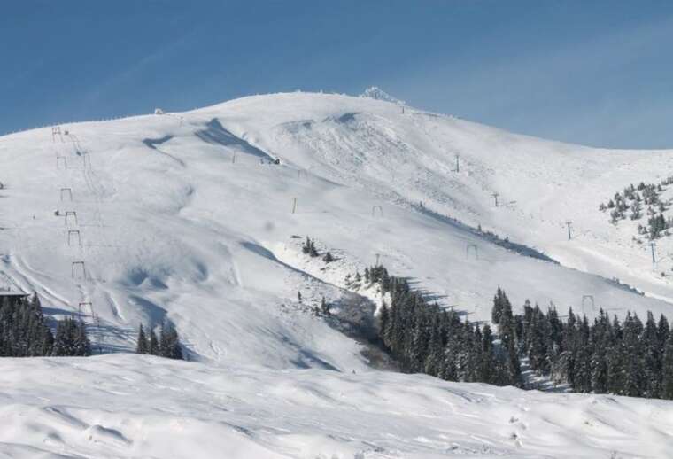 Справжня зима в середині жовтня: Драгобрат повністю засипало снігом