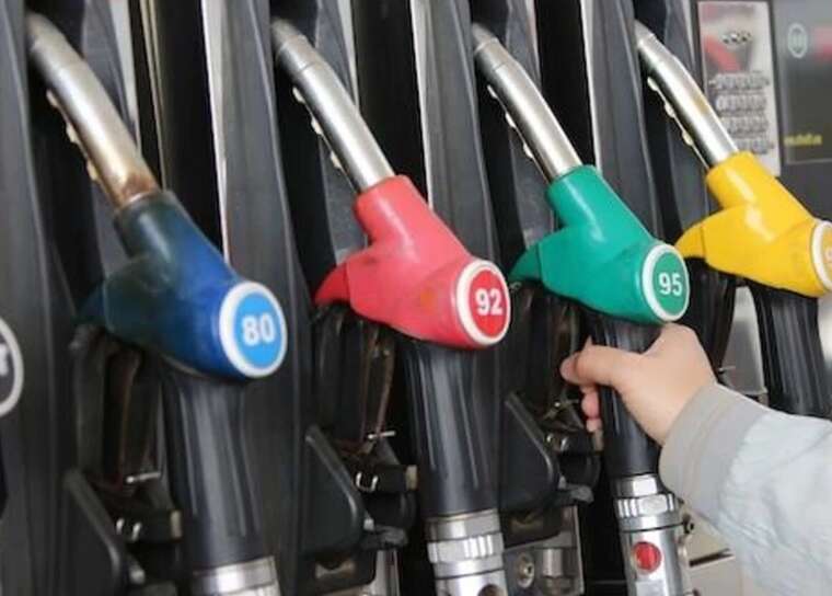 Дефіцит пального та кілометрові черги: в російському Сургуті виник значний ажіотаж на АЗС