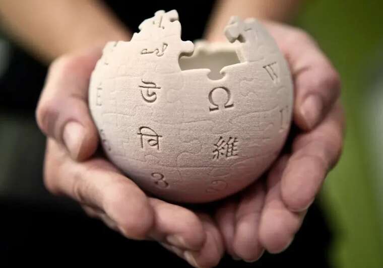 Wikipedia втрачає відвідувачів: трафік падає через чат-боти, соцмережі та нові звички користувачів