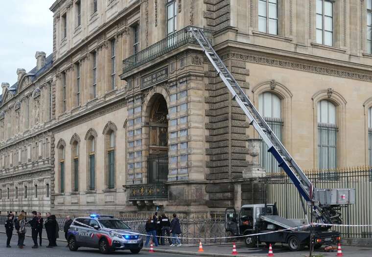 Пограбування Лувру тривало лише 7 хвилин: злодії встигли викрасти дев’ять ювелірних виробів