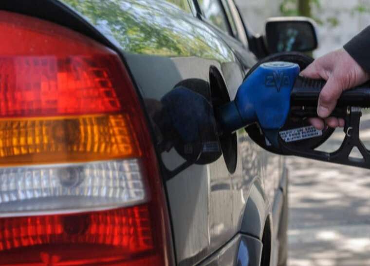 У російському Сургуті кілометрові черги на заправках