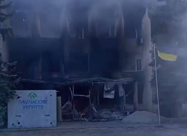 Лиман під вогнем: будівля міськвиконкому знищена пожежею після російського обстрілу