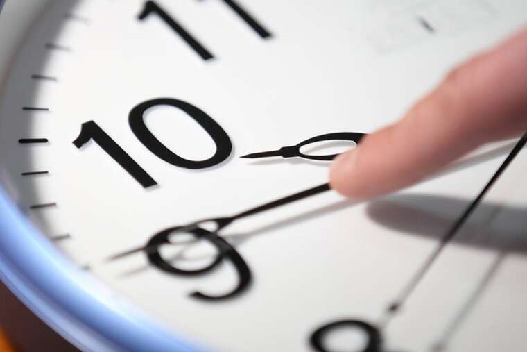 Євросоюз знову переводить годинники: зимовий час почне діяти 26 жовтня