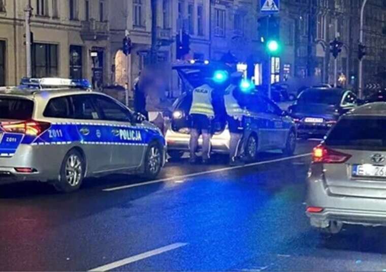   Mercedes-Benz   Toyota:      32- -